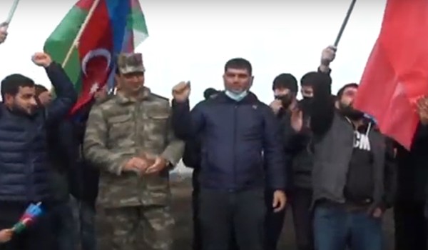 Cəbhədən qayıdan hərbçi belə qarşılandı