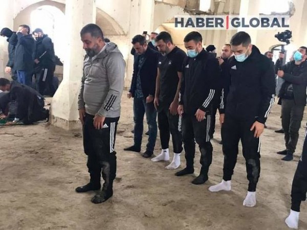 “Qarabağ” futbol klubunun üzvləri Ağdamın Cümə məscidində namaz qılıb - FOTO