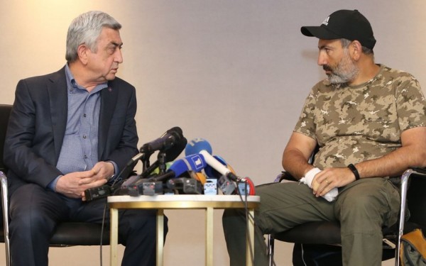 Sarqsyan Paşinyanı təhqir etdi: "Sən alnına satqın yazılan qorxaq rəhbərsən"