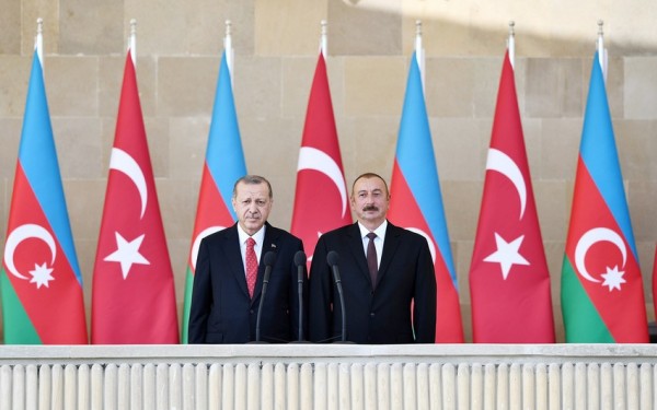 Azərbaycan və Türkiyə prezidentləri ümummilli lider Heydər Əliyevin məzarını ziyarət ediblər