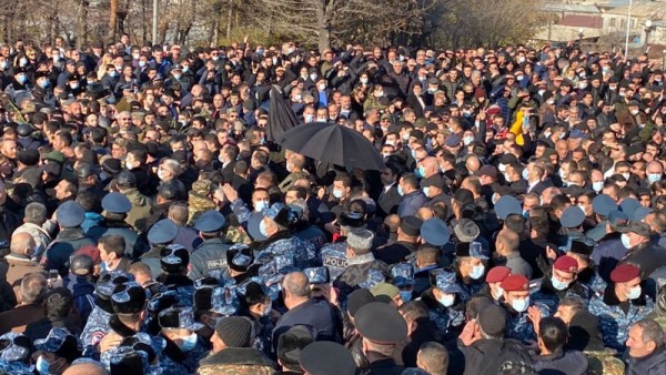 Ermənistanda gərgin anlar yaşanır: "Xain Paşinyan"