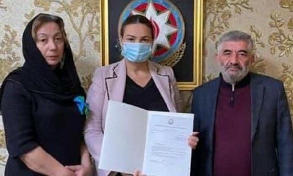 Paşayeva şəhid atası olan professorla görüşdü – FOTO