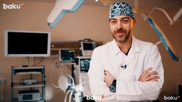 Hərbçilərimizə könüllü yardım edən italyan həkim