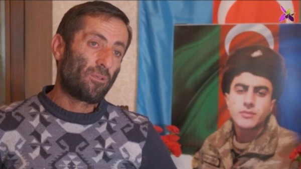 Ata şəhid olmuş oğlunun nəşini 44 gün sonra səngərin altından çıxardı
