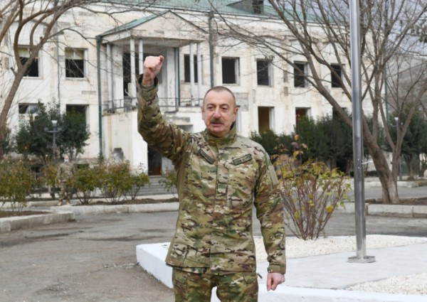 Prezidentin bu gün təltif etdiyi generallar - SİYAHI