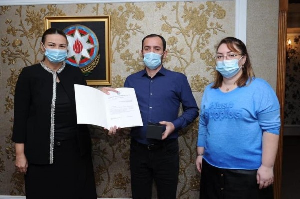 Qənirə Paşayeva şəhid Röyad Məmmədovun atası ilə görüşüb