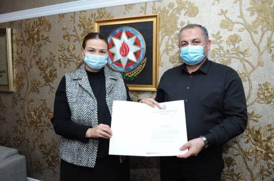 Qənirə Paşayeva şəhid Əli Seyran oğlu Nəcəfovun ailə üzvləri ilə görüşüb