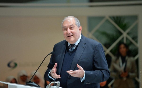 Armen Sarkisyanın vəziyyəti ağırdır