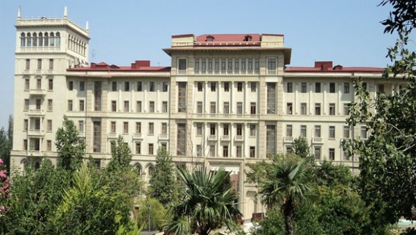 Baş nazirdən koronavirusla mübarizə aparan tibb işçiləri ilə bağlı QƏRAR