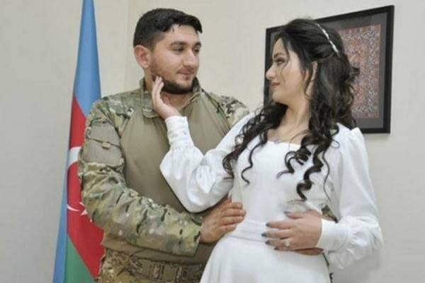 O, cəbhədə qəhrəmanlıq, nişanlısı sevgi dastanı yazıb
