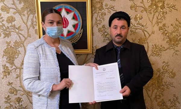 Komitə sədri şəhid Rafaelin atası ilə görüşdü
