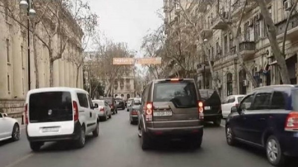 Paytaxt küçələrində postların yaratdığı dəhşətli tıxac
