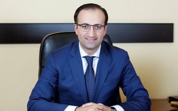Ermənistanın səhiyyə naziri istefa verib