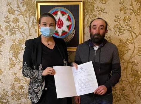Qənirə Paşayeva şəhid Zülfüqar Abbasovun atası ilə görüşüb