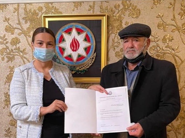 Qənirə Paşayeva şəhid Məmmədağa Bağırovun atası ilə görüşüb