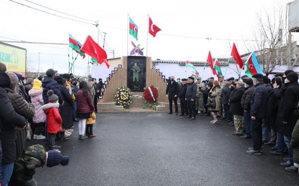 Bakıda şəhidin xatirəsinə tikilən bulağın açılışı olub