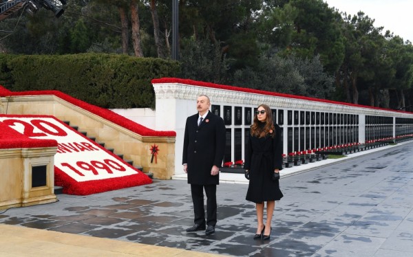 Prezident və birinci xanım 20 Yanvar faciəsinin 31-ci ildönümü ilə əlaqədar Şəhidlər xiyabanında