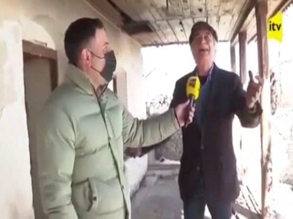 Polad Bülbüloğlu Şuşadakı evlərində “Gəl, ey səhər” oxudu