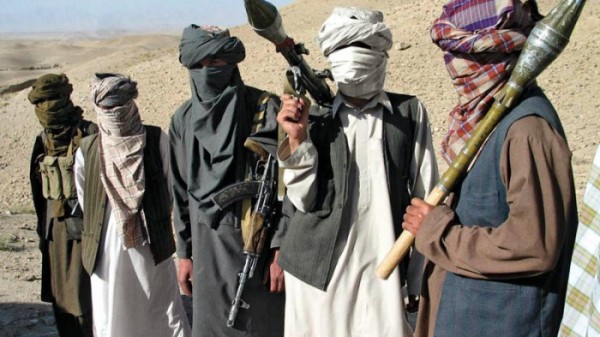 “Taliban” hərbçilərə hücum etdi: Ölən və yaralılar var