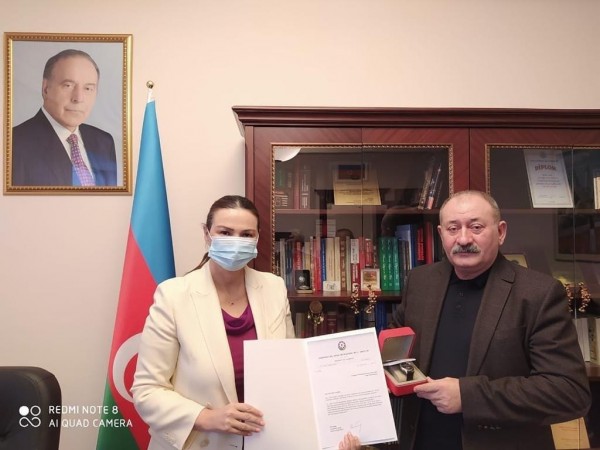 Qənirə Paşayeva xalq artistini 60 illik yubileyi münasibəti ilə təbrik edib - FOTO