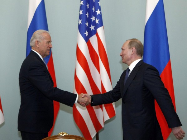 Putinlə Bayden arasında telefon danışığı olub