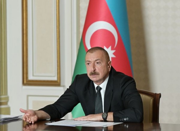 O villalardan biri rüşvətxor məmura məxsusdur - Prezident