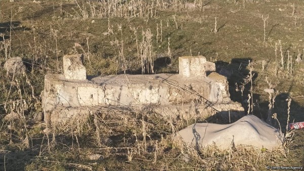 Ermənilər Qubadlının Saray kənd qəbiristanlığını belə dağıdıb - FOTO