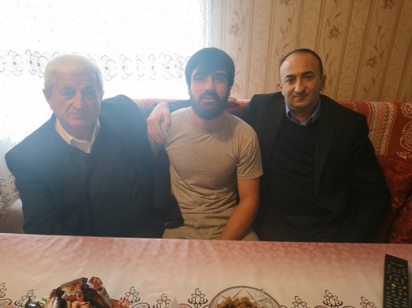 Nazirlik əməkdaşları Vətən müharibəsinin qazisini ziyarət ediblər