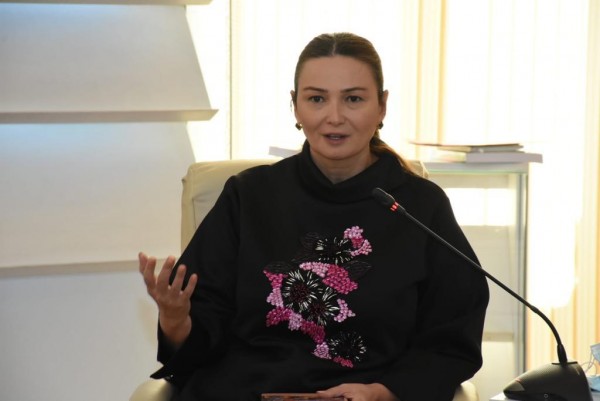 Qənirə Paşayeva bir qrup qazi ilə görüşüb
