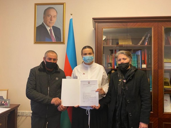 Qənirə Paşayeva şəhid Rauf Əliyevin ailəsi ilə görüşüb