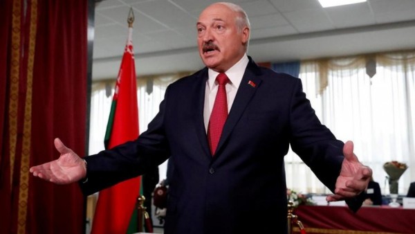 Lukaşenkodan sərt qərar: Bu bayraq qadağan edilir