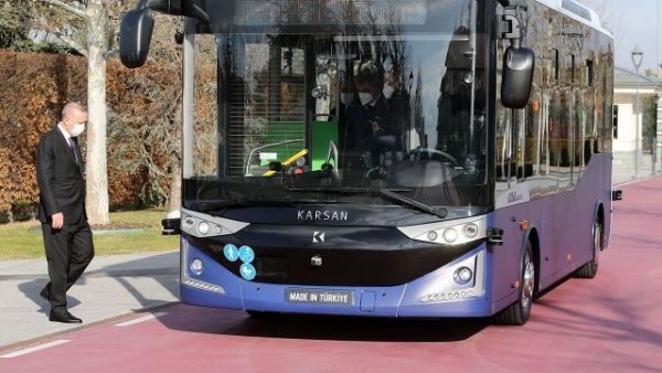 Ərdoğan Nazirlər Kabinetinin iclasına sürücüsüz avtobusla getdi - FOTO