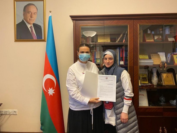 Qənirə Paşayeva şəhid Nəcəf Şikarovun ailə üzvləri ilə görüşüb