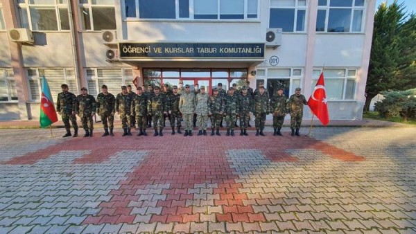 Türkiyə Azərbaycana 10 minaaxtaran it hədiyyə etdi - FOTO