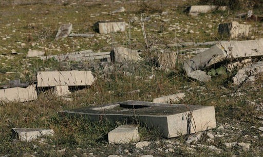 Cəbrayıldakı məzarlıqları görən səfir göz yaşlarına hakim ola bilmədi