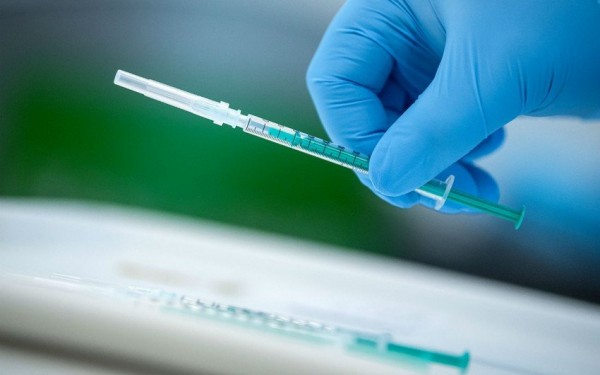 İran yerli koronavirus peyvəndini təqdim etdi