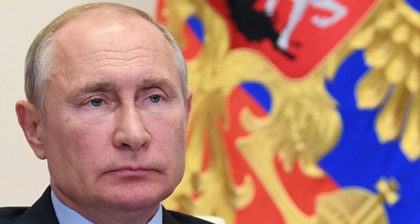 Putin insanlar arasında az görünməyə başlayıb