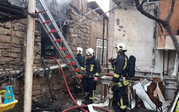 Bakıda evdə yanğın olub, ölən var - YENİLƏNİB