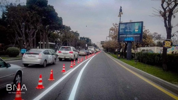 Daha bir prospektdə avtobus zolağı çəkilir - FOTO