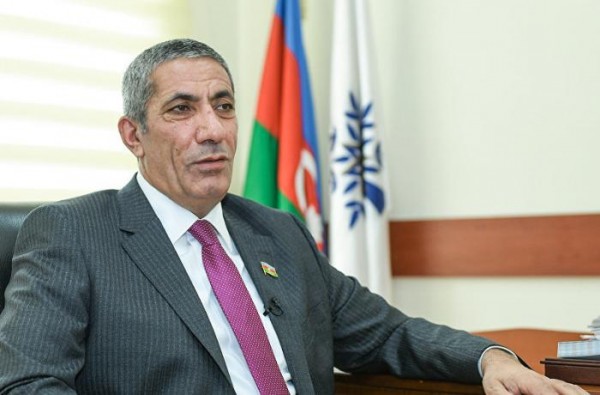 Siyavuş Novruzov: “Jurnalistlərdən xahiş edirəm ki, məni siyasətə qatmasınlar”
