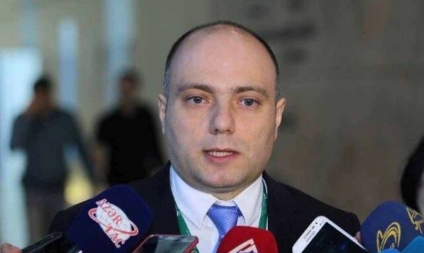 Anar Kərimov rəisi işdən çıxardı