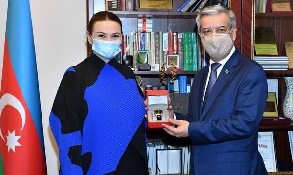 Qənirə Paşayeva özbək səfirlə görüşdü