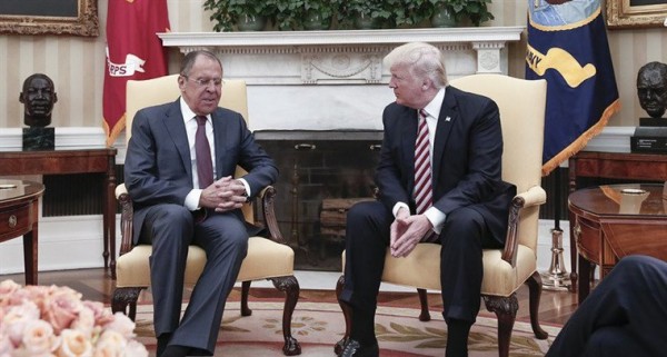 Lavrov: “Tramp anadangəlmə siyasətçidir”
