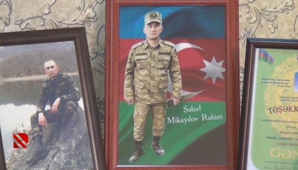 Murovdağa bayraq sancan qəhrəman