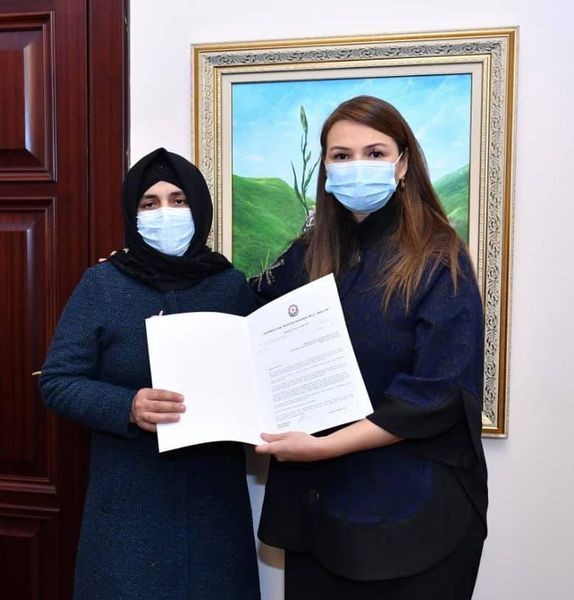 Qənirə Paşayeva şəhid Səid Cəfərovun anası ilə görüşüb