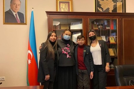 Qənirə Paşayeva şəhid Rasim Məmmədovun ailə üzvləri ilə görüşüb