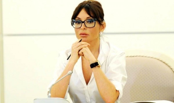 Mehriban Əliyeva Ramiz Əzizbəylinin dəfn mərasiminə əklil göndərib -  FOTO