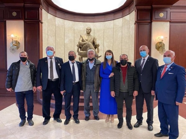 Qənirə Paşayeva şəhid ataları ilə görüşüb