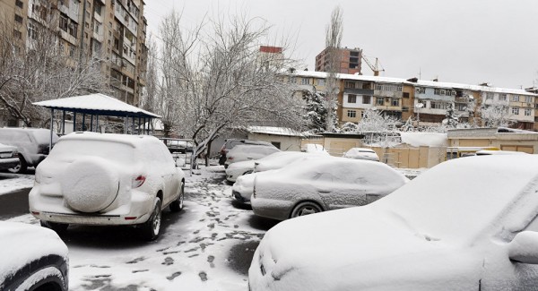 Bakıya bir ayın yağıntısı bir gündə yağıb