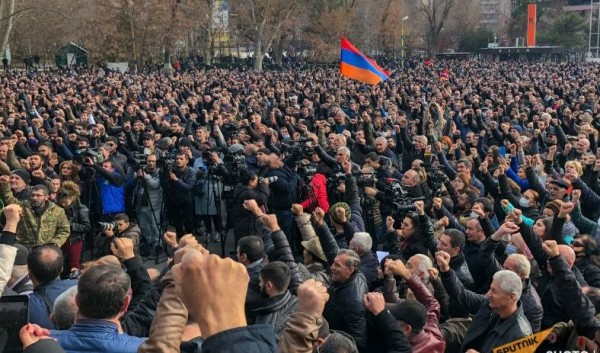 Ermənistanda hərbi çevriliş Bakıya böyük şans verər